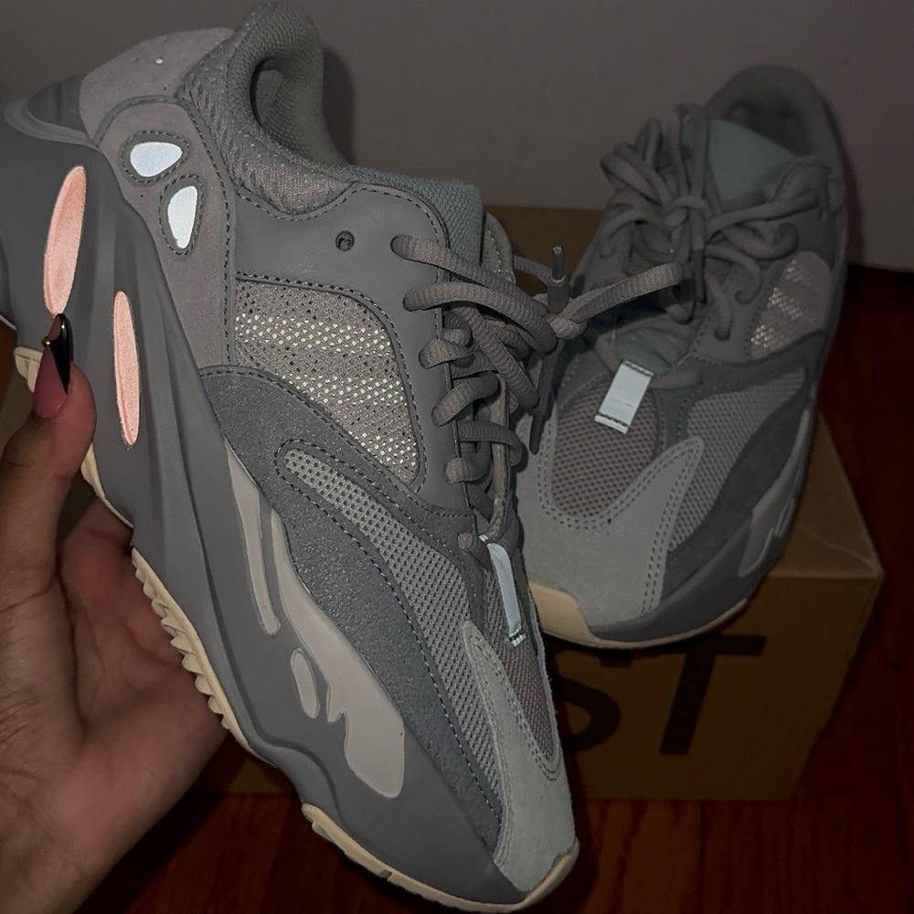 Adidas Yeezy Light Gray Interior